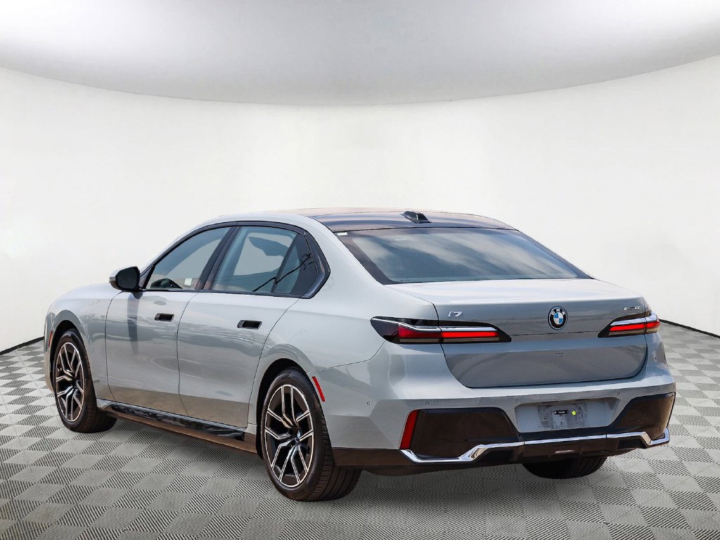 Used 2025 BMW i7 xDrive60 AWD/4WD image 8