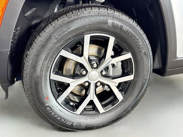 New 2025 Jeep Grand Cherokee Limited image 36