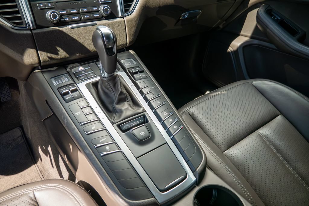 Used 2018 Porsche Macan AWD/4WD image 12