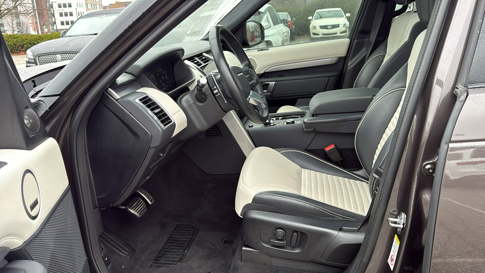 Used 2022 Land Rover Discovery S R-Dynamic image 8