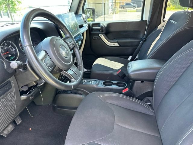Used 2015 Jeep Wrangler Unlimited Rubicon AWD/4WD image 7