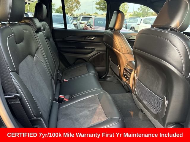 Used 2025 Jeep Grand Cherokee Altitude AWD/4WD image 12