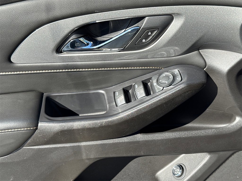 Used 2021 Chevrolet Traverse LT image 29