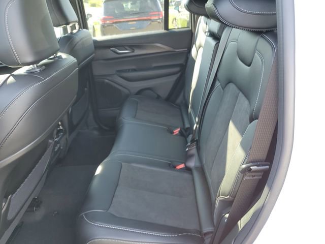 New 2025 Jeep Grand Cherokee Altitude image 16