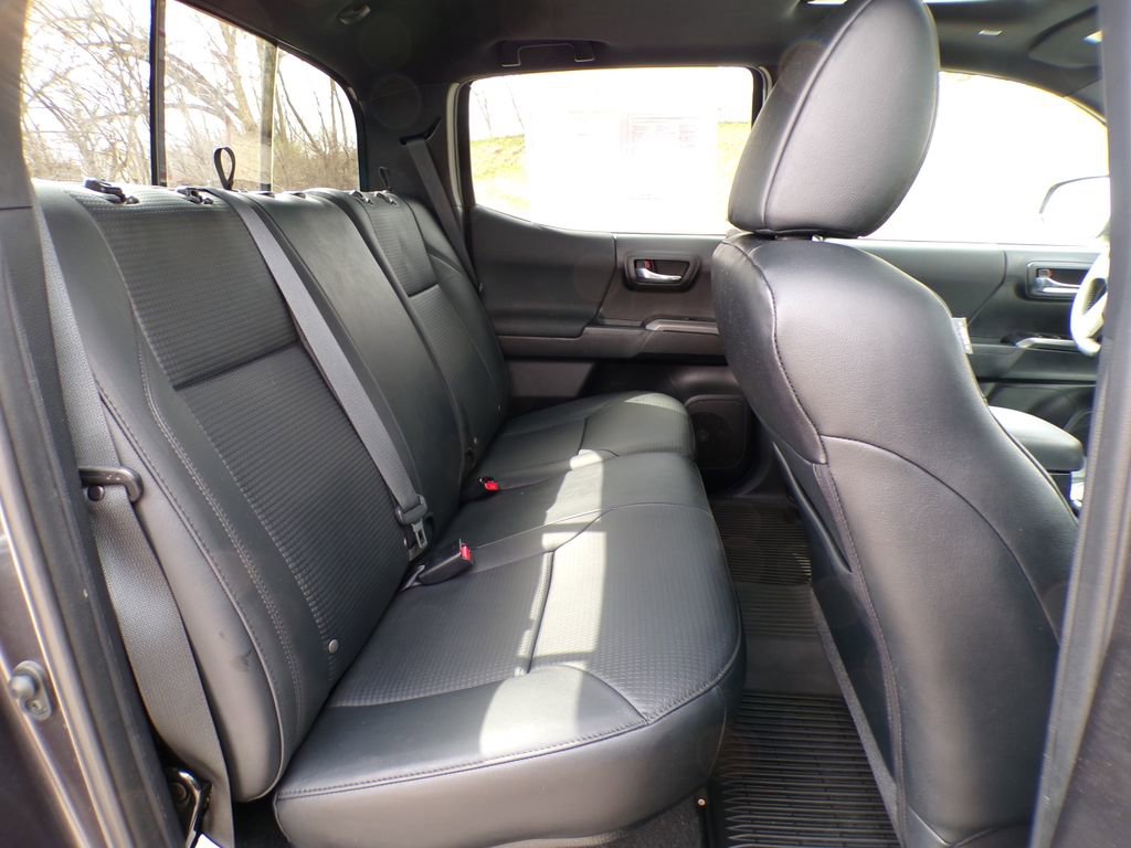 Used 2021 Toyota Tacoma TRD Sport w/ TRD Premium Sport Package AWD/4WD image 21