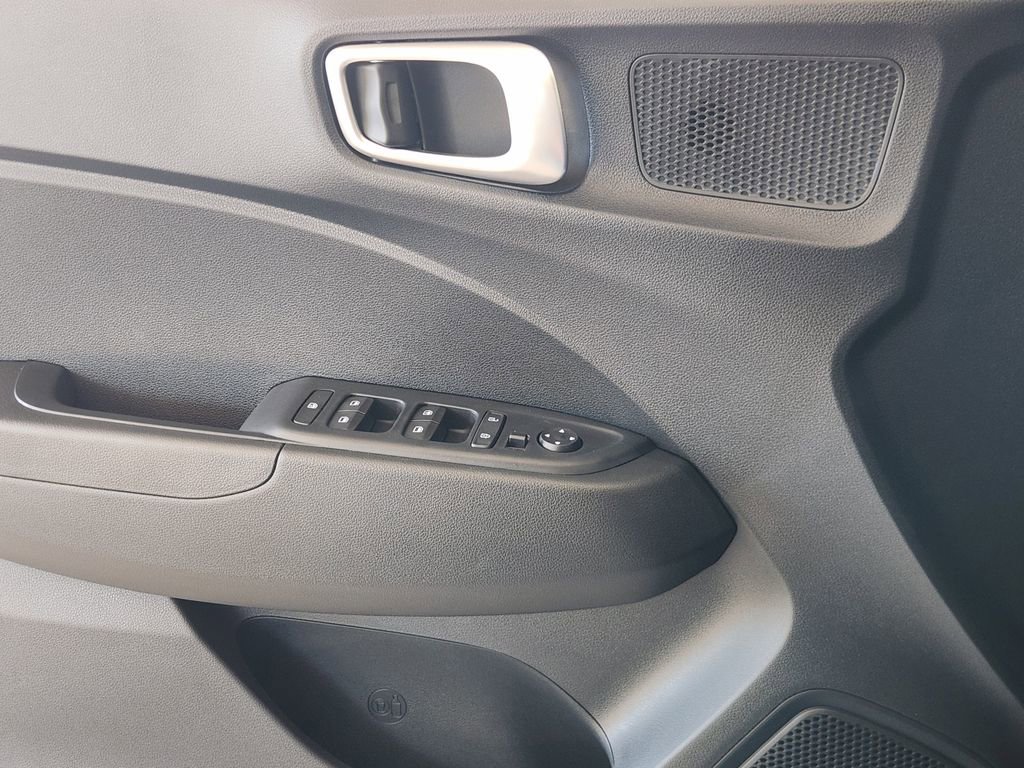 New 2026 Hyundai Venue SE FWD image 18