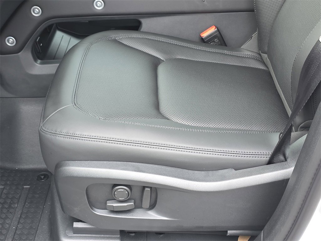 New 2026 Land Rover Defender 110 S image 28