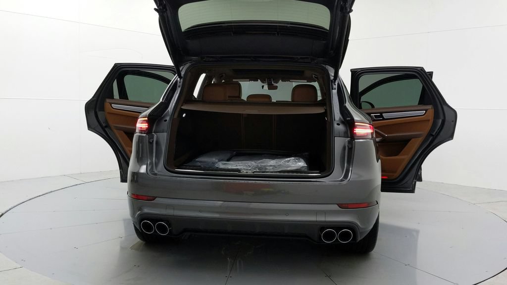 Certified 2023 Porsche Cayenne Turbo AWD/4WD image 15