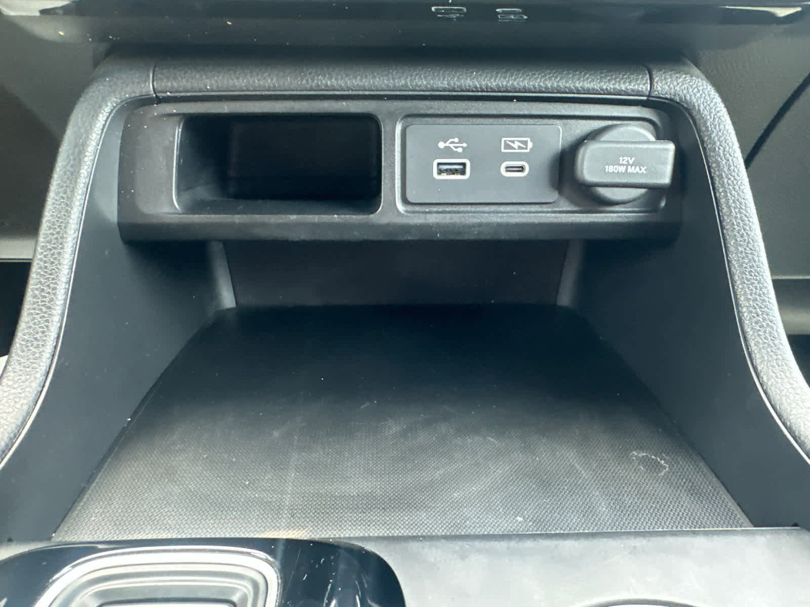 Used 2025 Honda Pilot Sport image 32