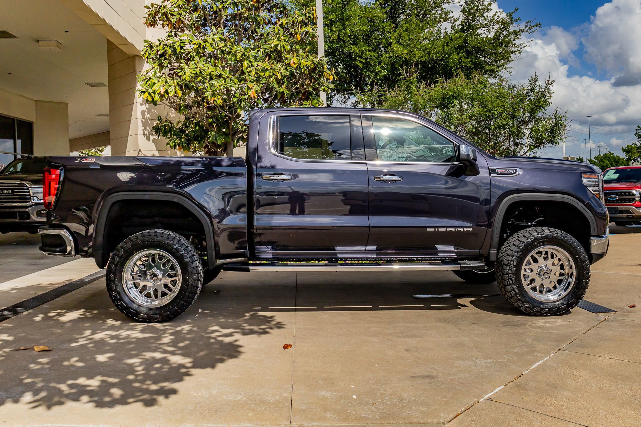 Used 2026 GMC Sierra 1500 SLT w/ SLT Premium Plus Package image 11