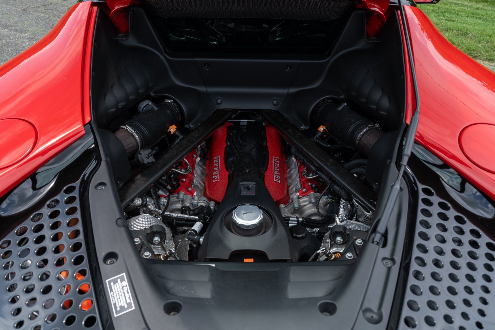 Used 2022 Ferrari SF90 Stradale AWD/4WD image 13