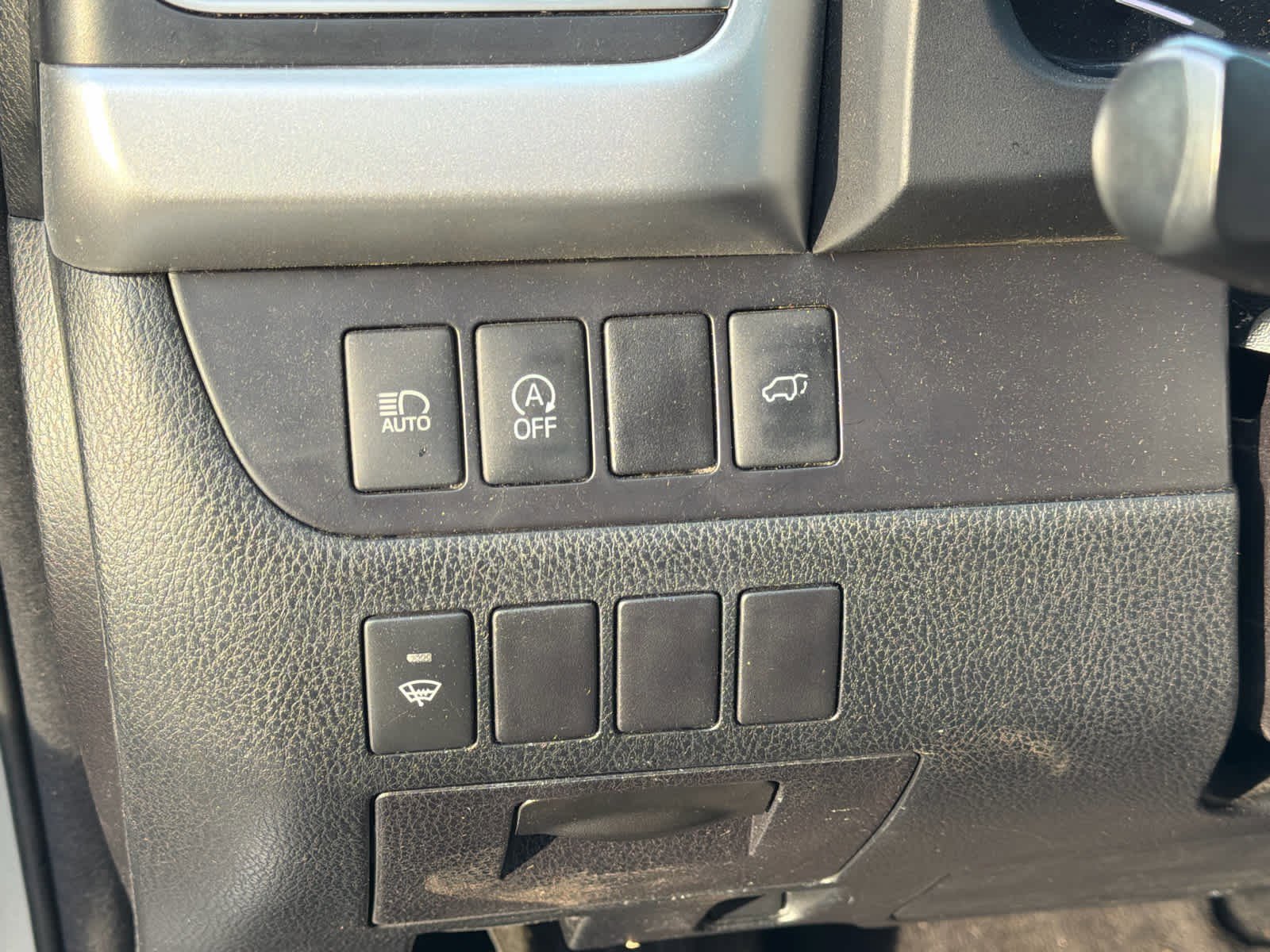 Used 2018 Toyota Highlander SE image 27