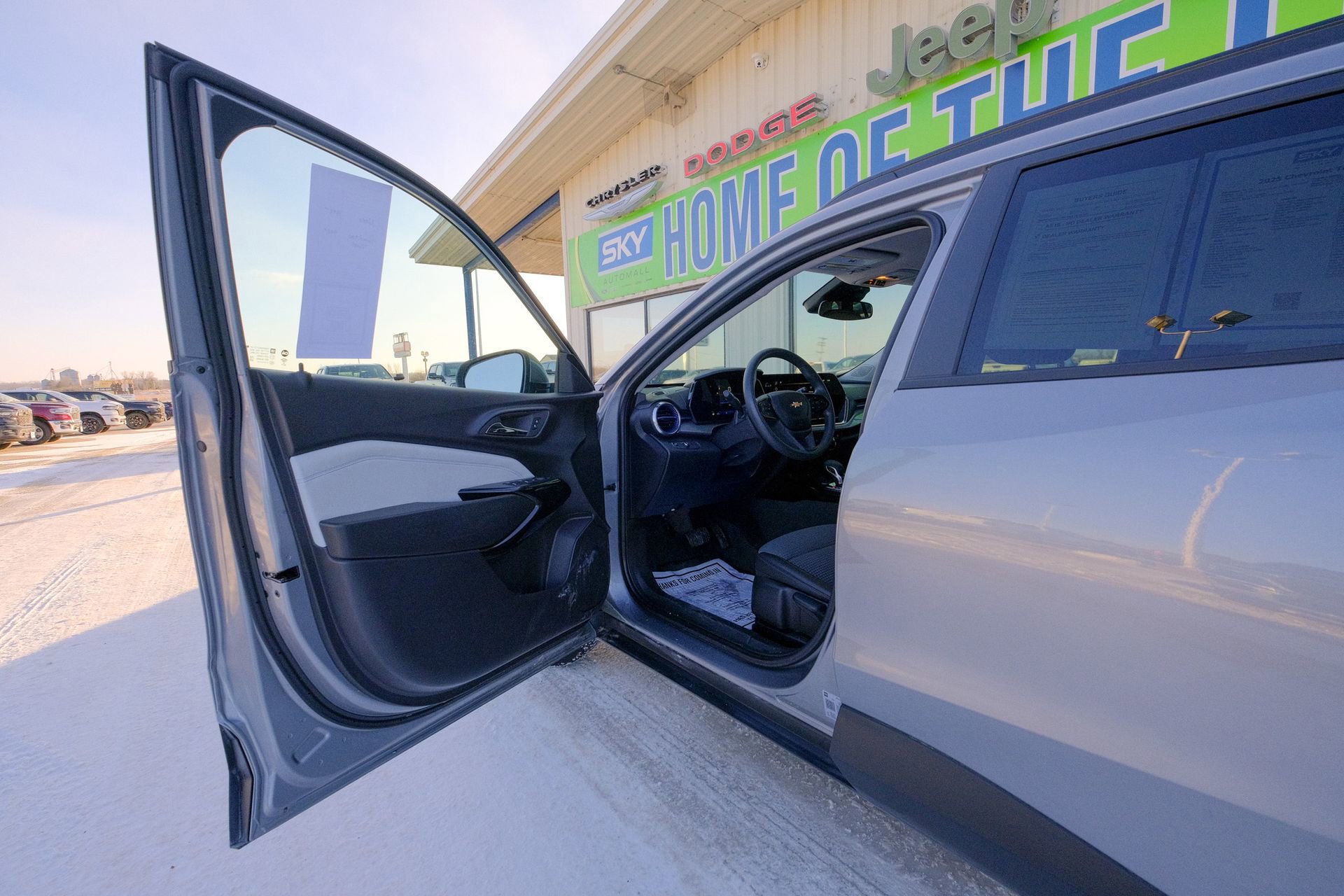 Used 2025 Chevrolet Trax LT image 23