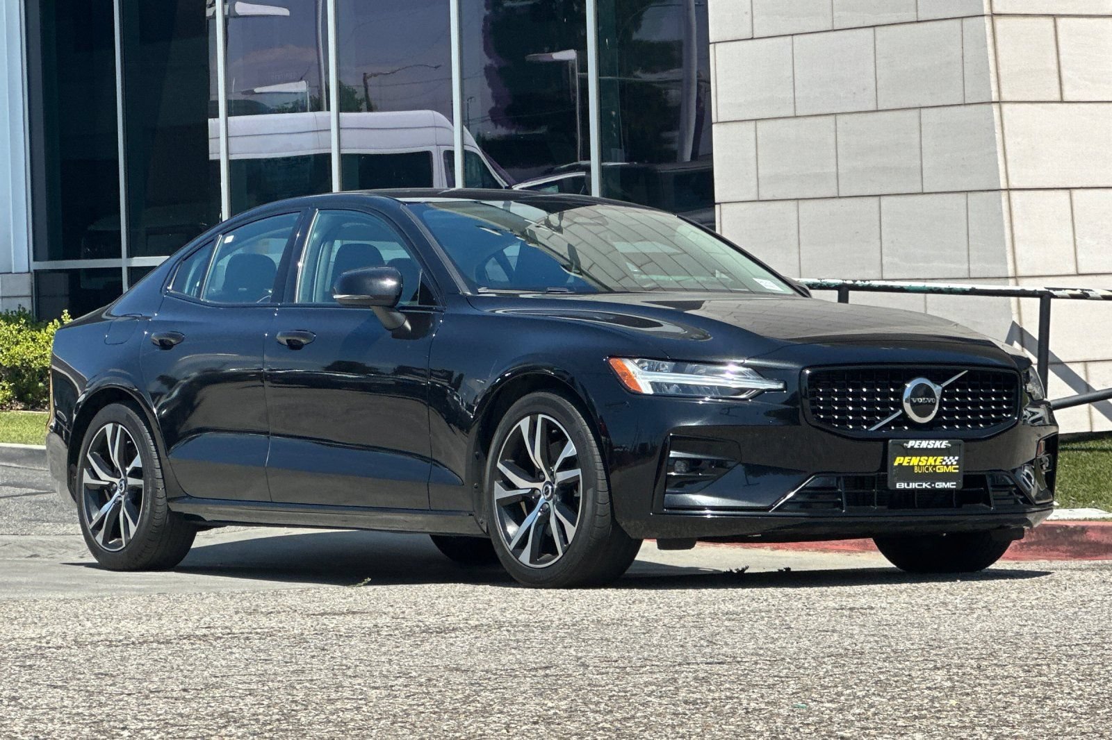 Used 2024 Volvo S60 B5 Core FWD image 2