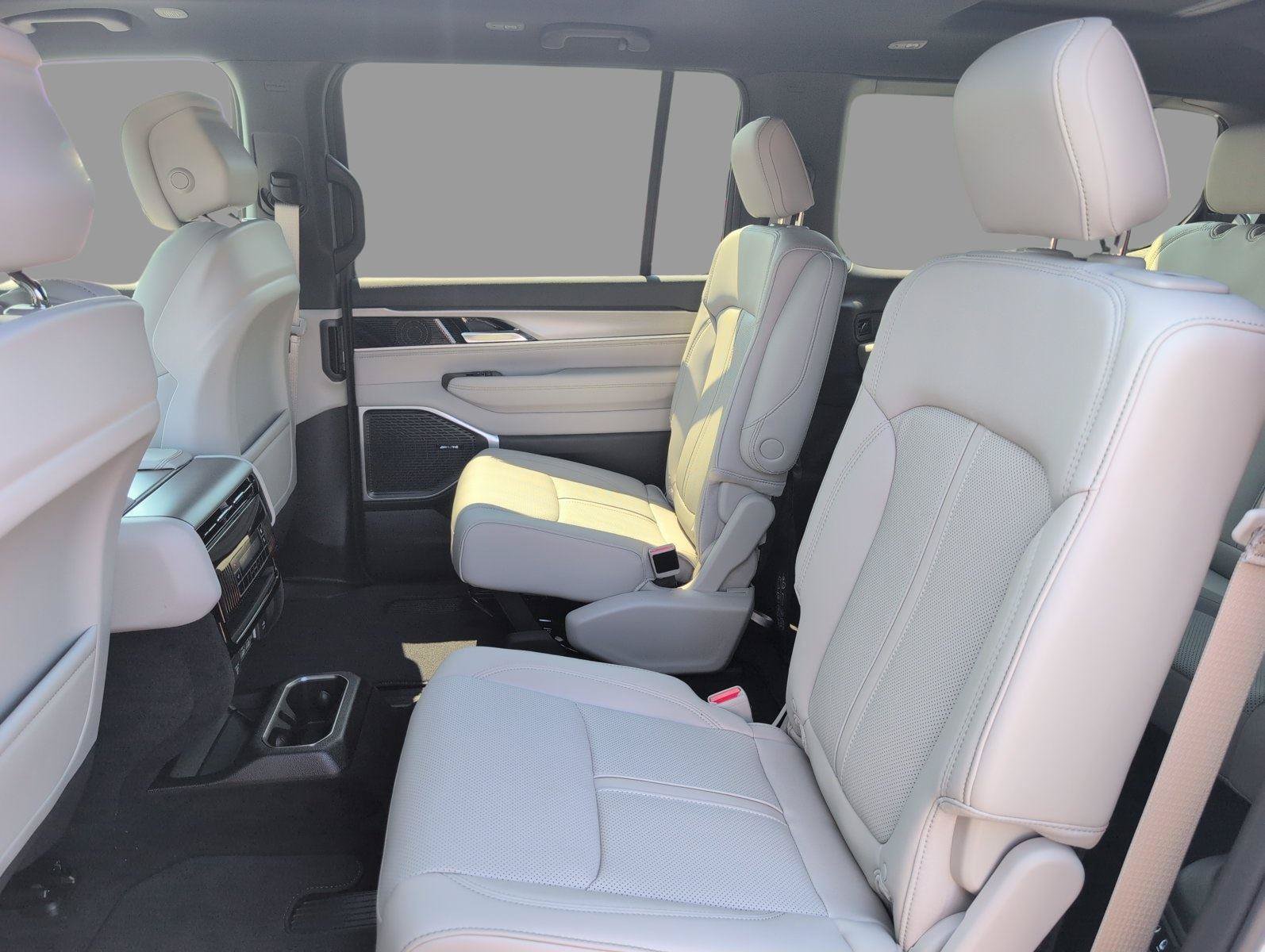New 2026 Jeep Grand Wagoneer 4WD w/ Premium Group I image 36