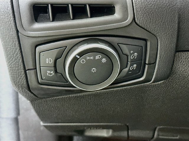 Used 2018 Ford Focus SE w/ SE Appearance Package FWD image 13