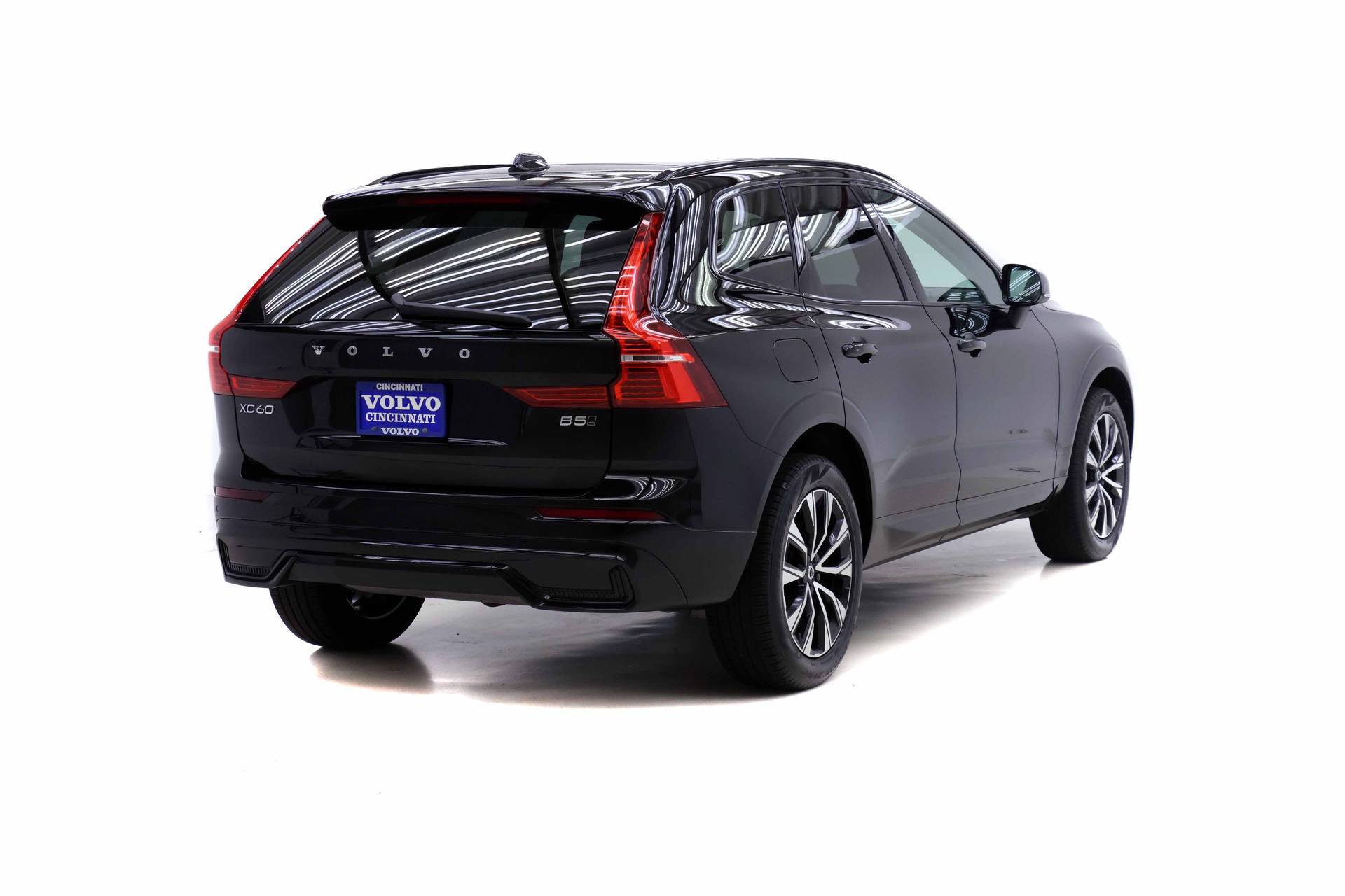 Certified 2025 Volvo XC60 B5 Core AWD/4WD image 4