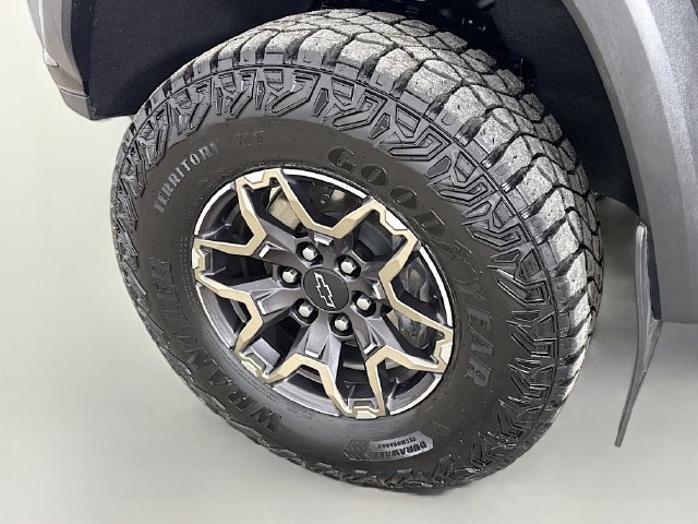 Used 2024 Chevrolet Colorado ZR2 AWD/4WD image 32