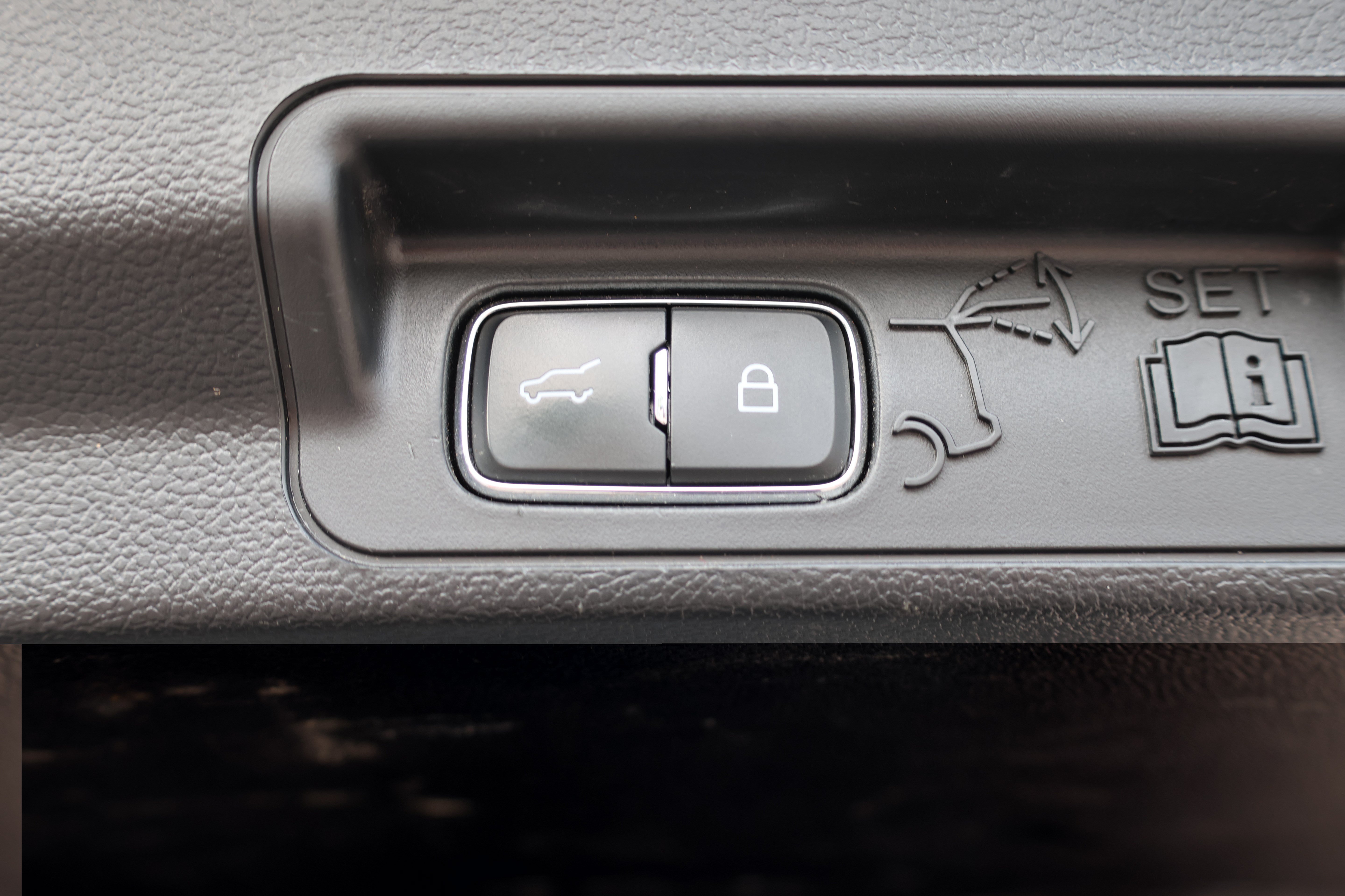 Used 2023 Ford Explorer XLT AWD/4WD image 6