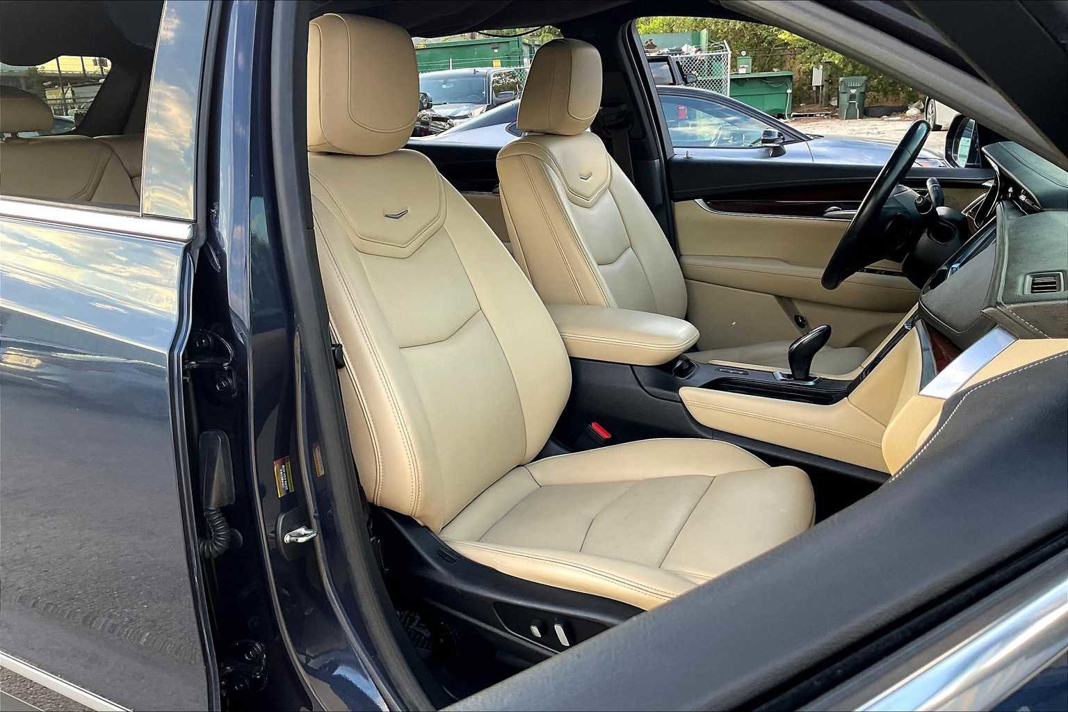 Used 2018 Cadillac XT5 Luxury w/ Driver Awareness Package image 15