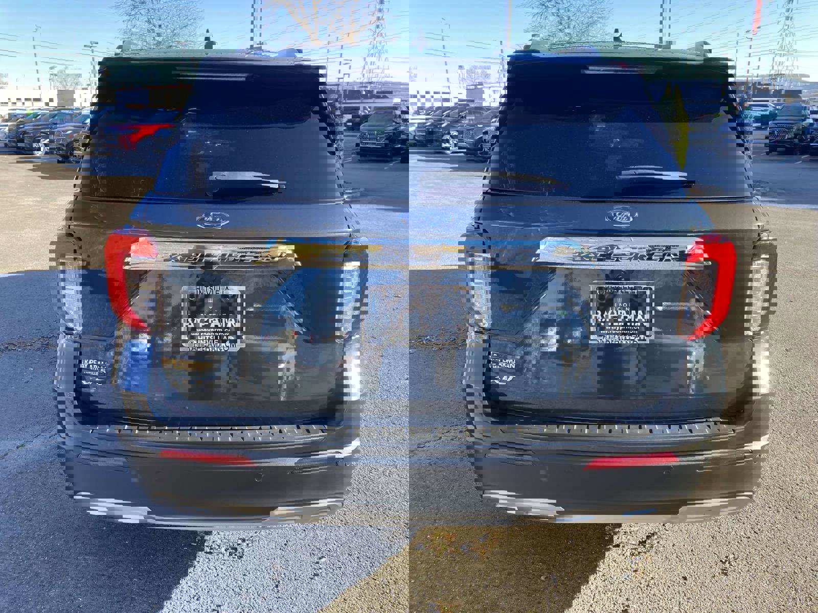 Used 2022 Ford Explorer XLT w/ Equipment Group 202A image 7