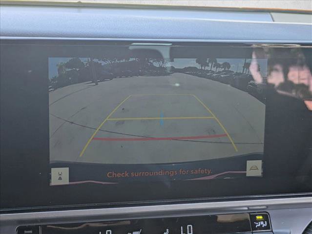 Used 2025 Toyota Camry SE image 11