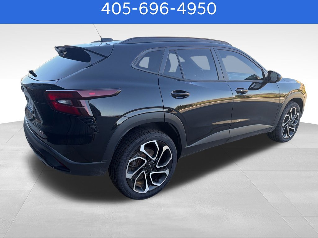 Used 2024 Chevrolet Trax RS w/ Sunroof Package FWD image 6