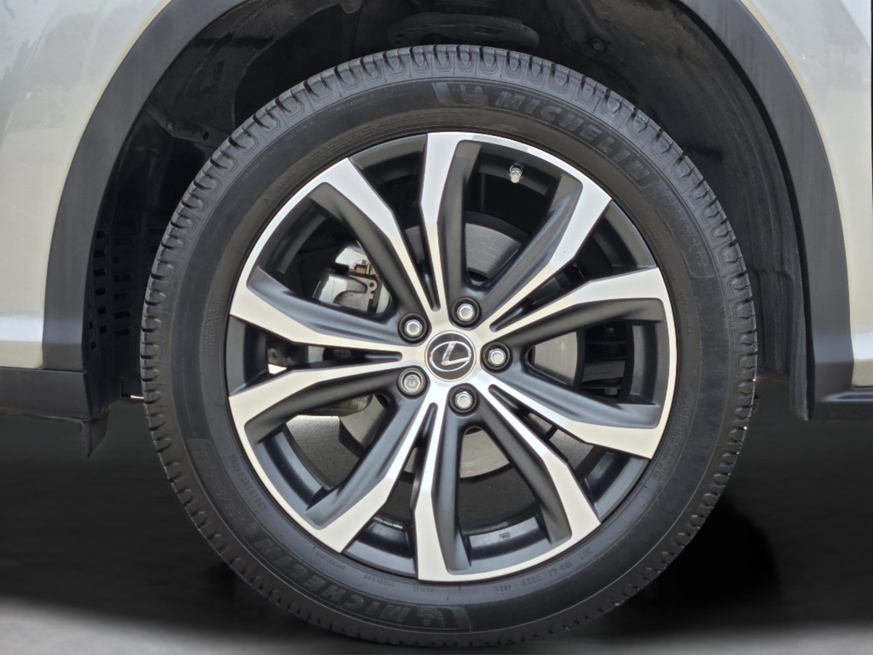 Used 2019 Lexus RX 350L FWD image 39