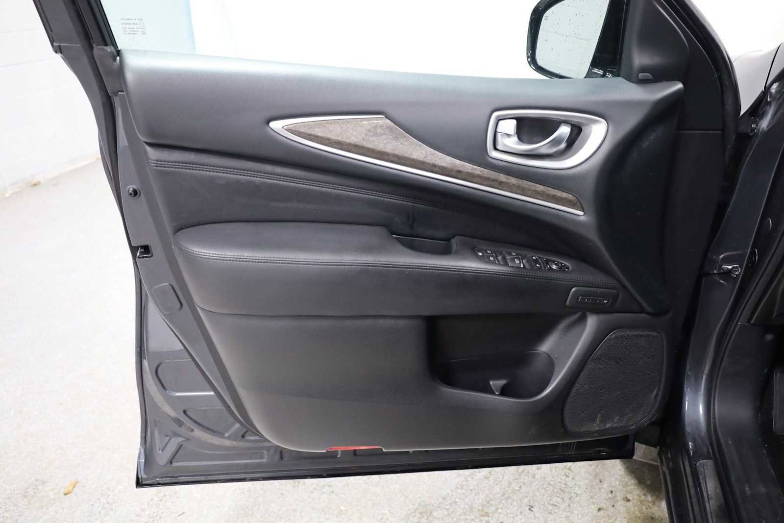 Used 2013 INFINITI JX35 AWD w/ Premium Pkg image 16