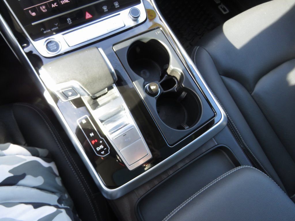 Used 2022 Audi Q8 Prestige image 24
