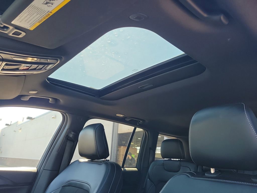 Used 2023 Jeep Grand Cherokee Altitude image 21