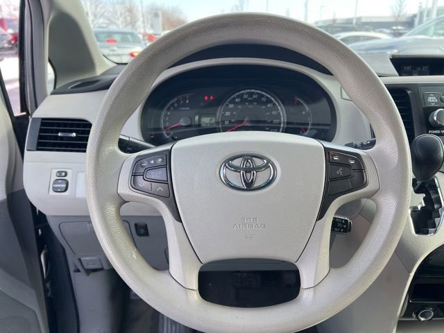 Used 2011 Toyota Sienna LE w/ Towing Pkg image 13