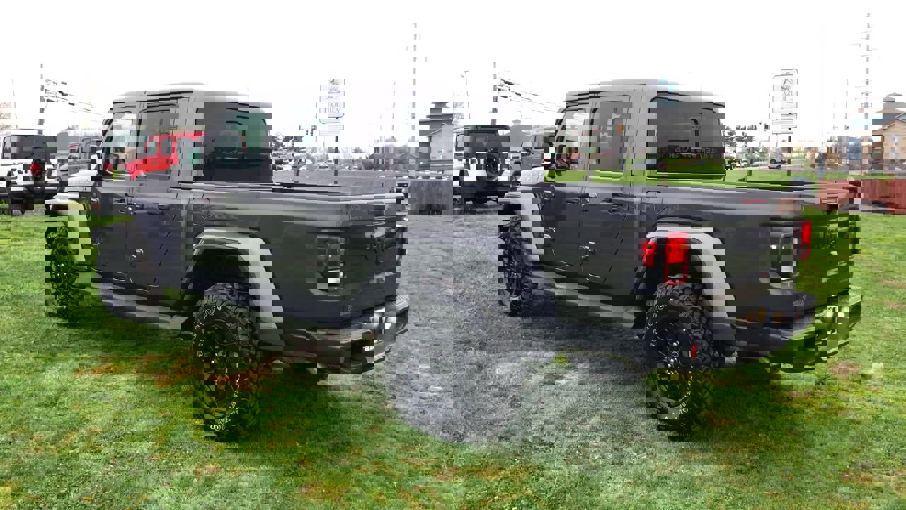 Used 2025 Jeep Gladiator Sport image 5