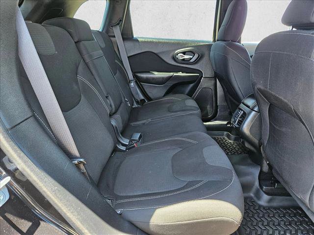 Used 2015 Jeep Cherokee Latitude w/ Comfort/Convenience Group AWD/4WD image 24