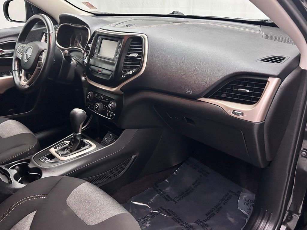 Used 2017 Jeep Cherokee Altitude image 18