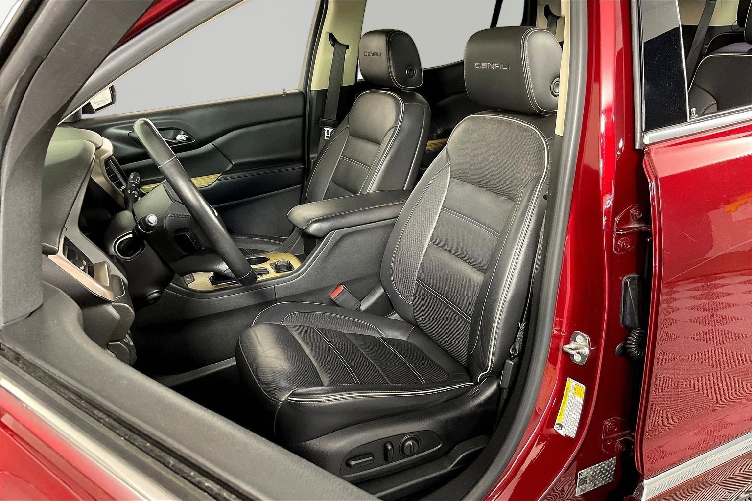 Used 2018 GMC Acadia Denali w/ Technology Package AWD/4WD image 21