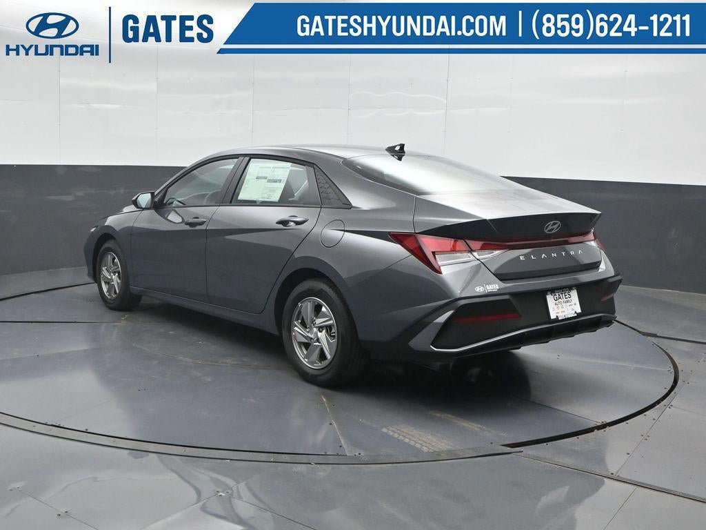 New 2026 Hyundai Elantra SE FWD image 8