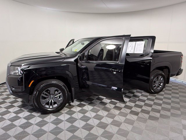 Used 2025 Nissan Frontier SV RWD image 4