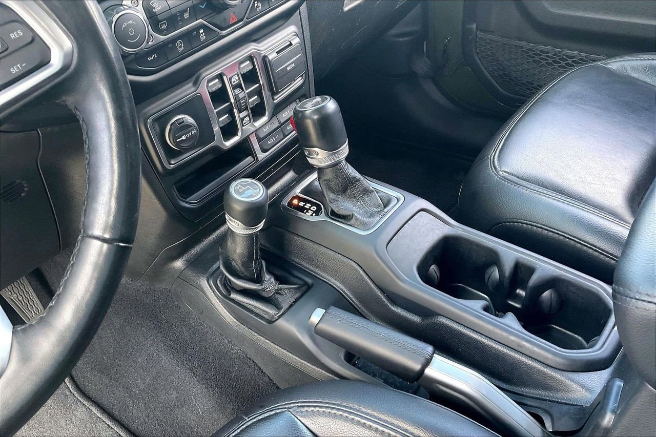 Used 2022 Jeep Wrangler Unlimited Sahara image 32