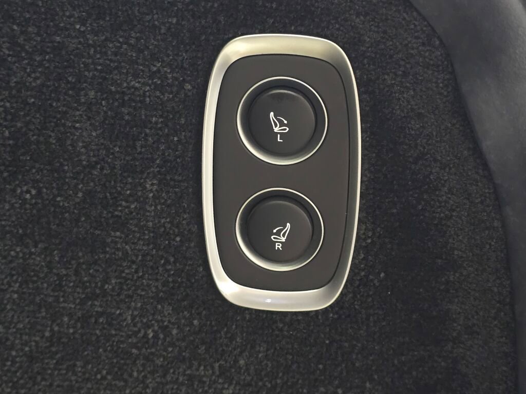 Used 2024 Aston Martin DBX 707 image 24