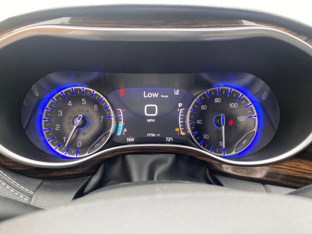 Used 2023 Chrysler Pacifica Limited image 15