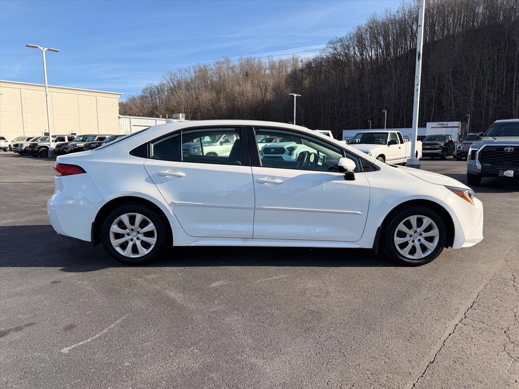 Used 2024 Toyota Corolla LE image 3