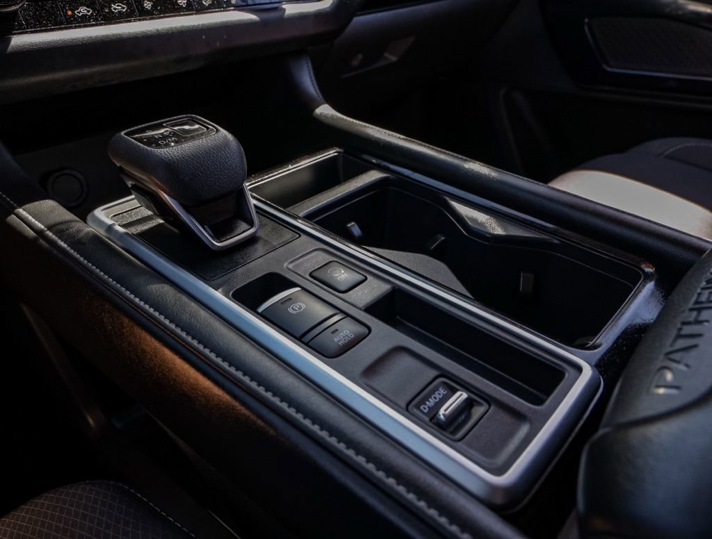 Used 2025 Nissan Pathfinder SV image 30