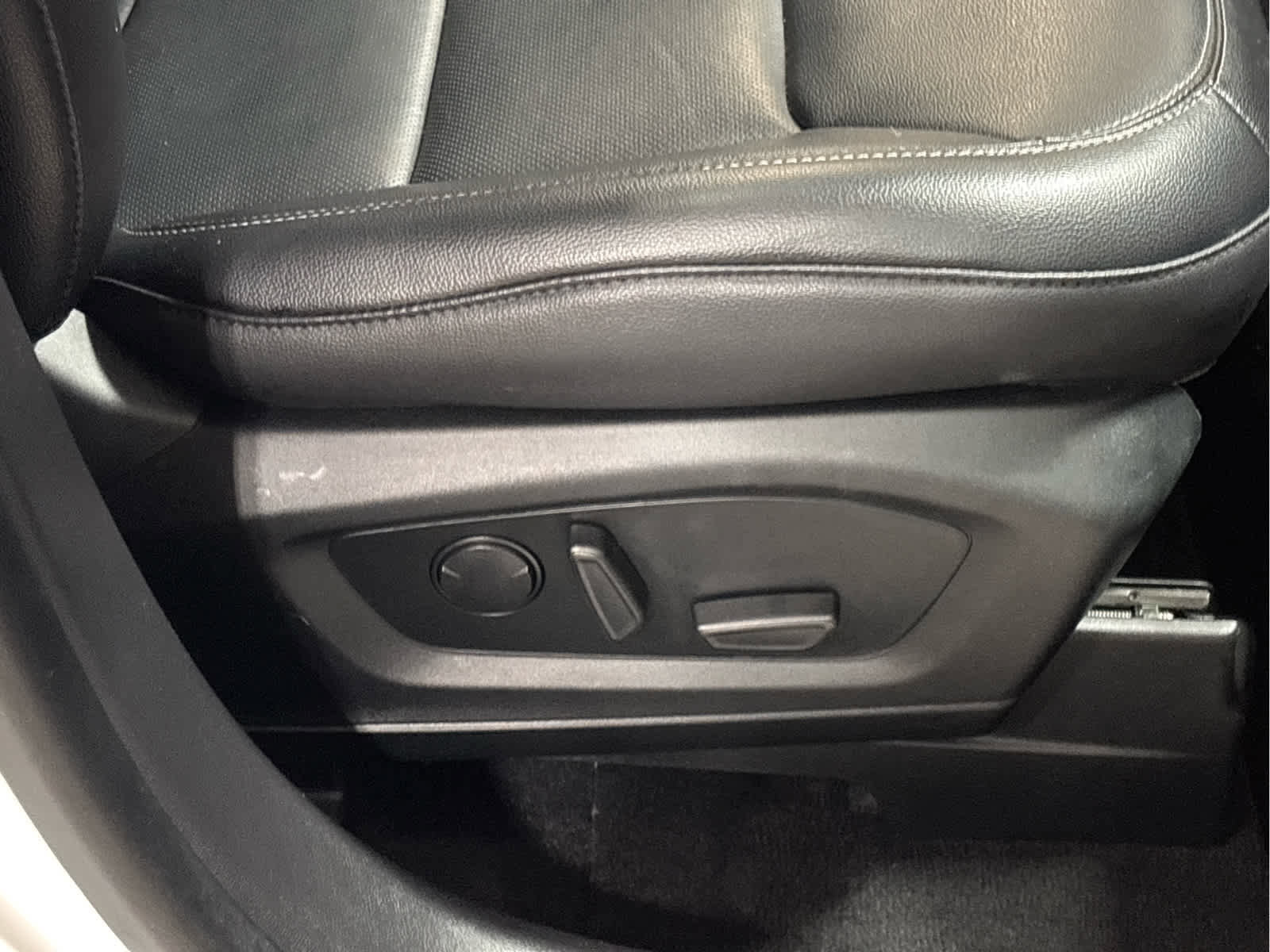 Used 2022 Ford Explorer Limited w/ Limited Technology Package image 44