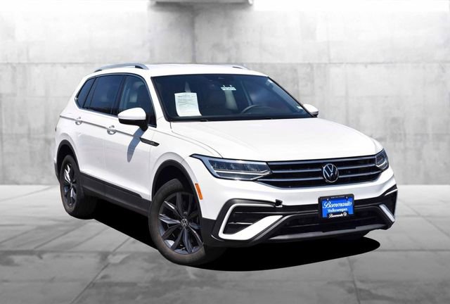 Used 2023 Volkswagen Tiguan SE FWD image 2