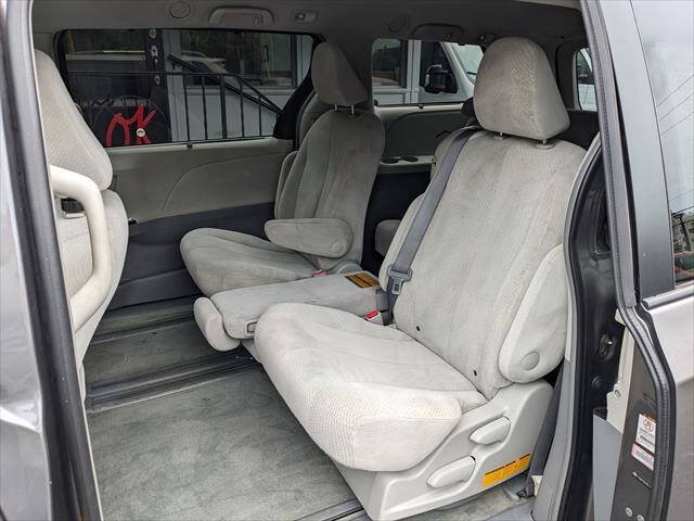 Used 2011 Toyota Sienna LE w/ Towing Pkg FWD image 11