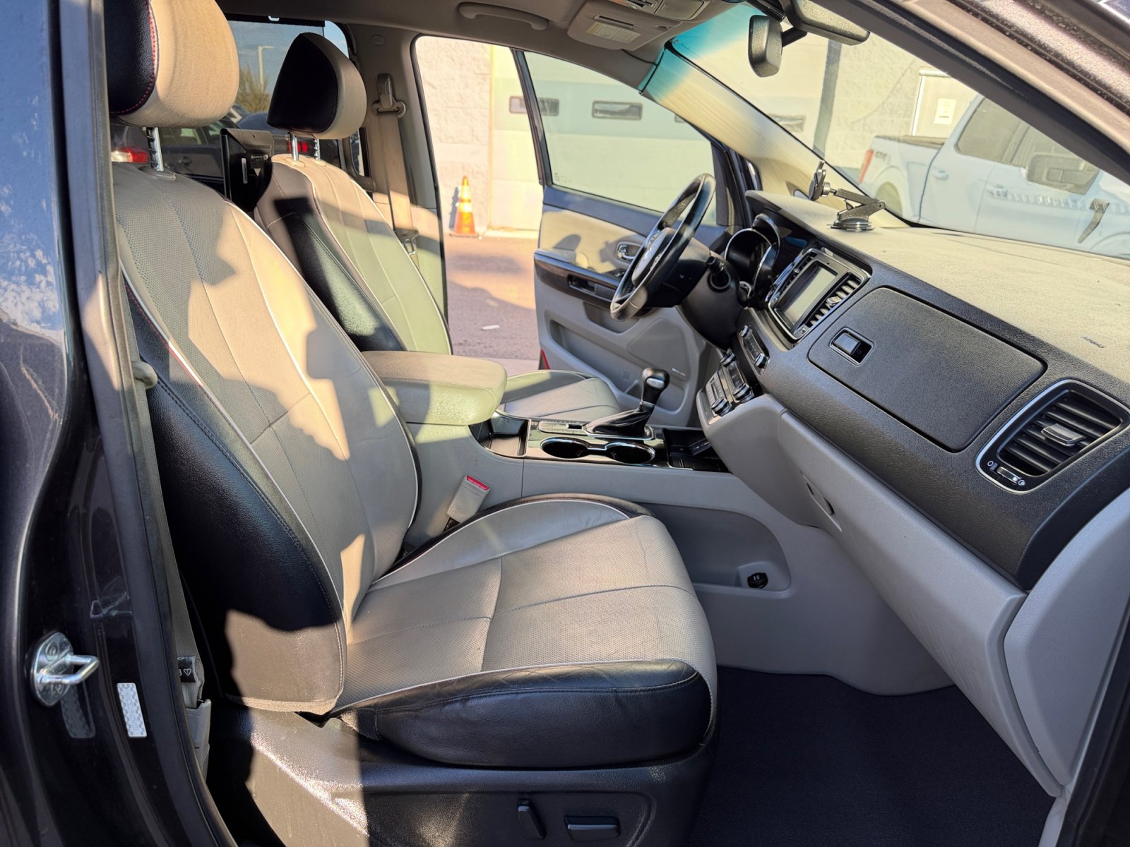 Used 2019 Kia Sedona SX FWD image 32