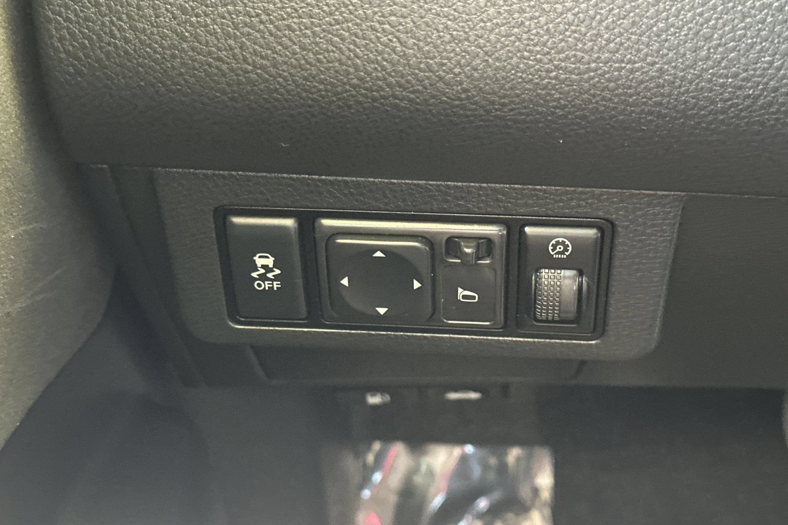 Used 2012 Nissan Versa 1.8 S FWD image 28