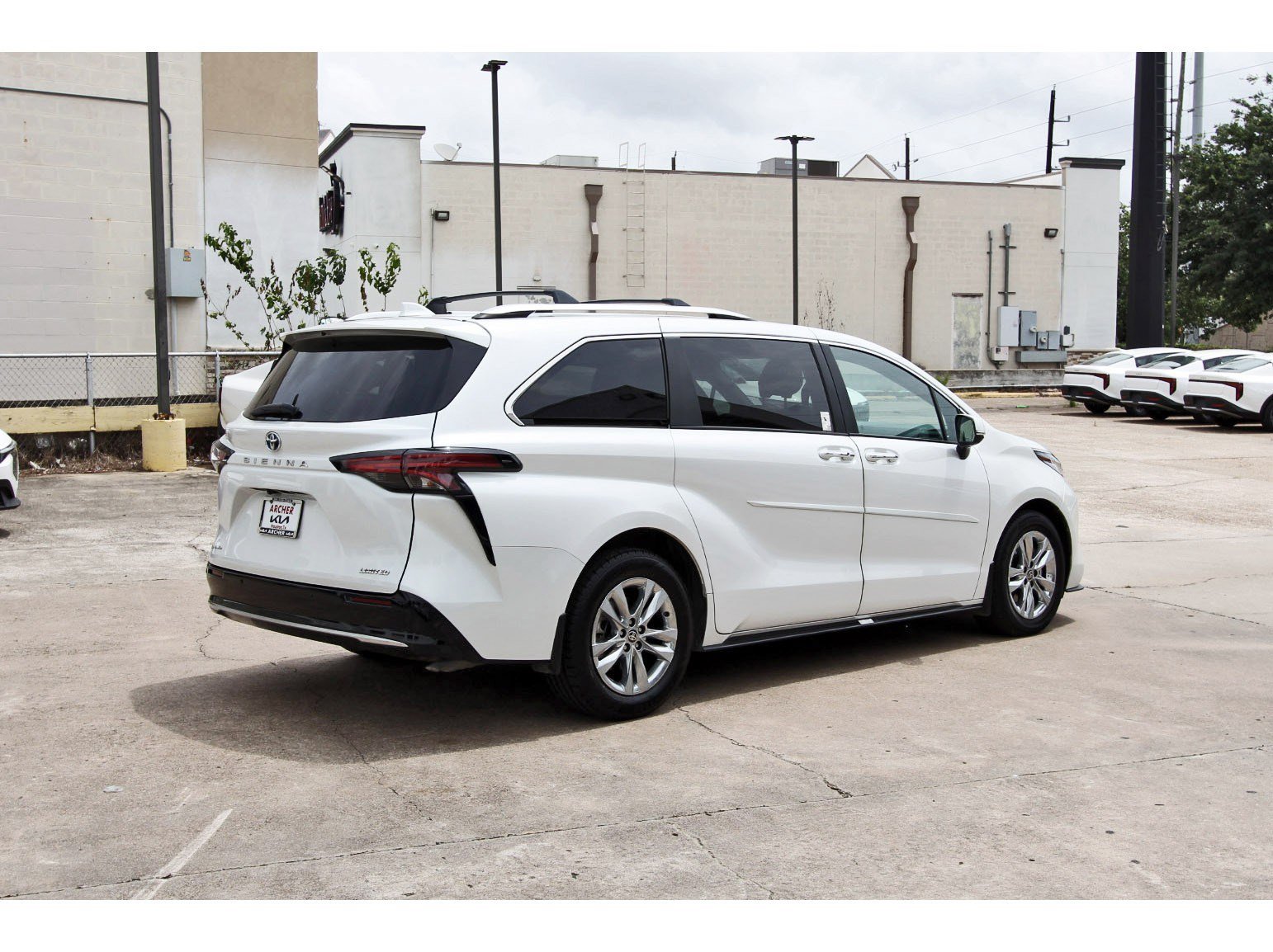 Used 2025 Toyota Sienna Limited AWD/4WD image 7
