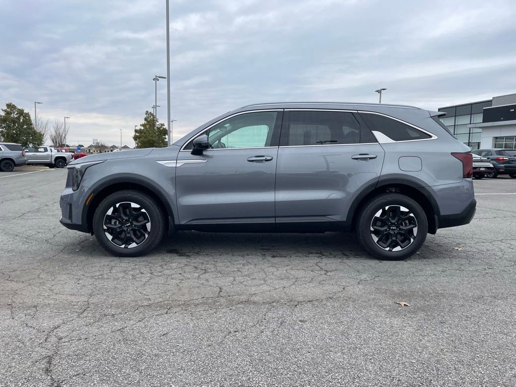 Used 2025 Kia Sorento S image 4